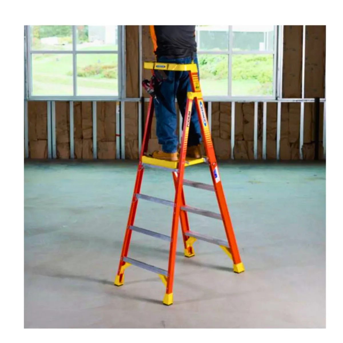 Werner 720 Series Fibreglass Platform Ladder - Image 3