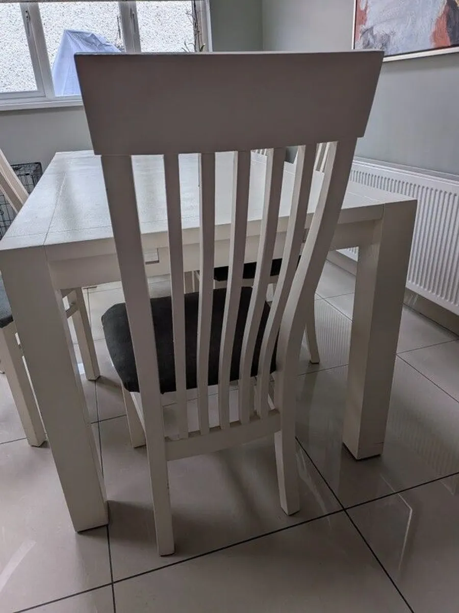 kitchen table and chairs - Image 1