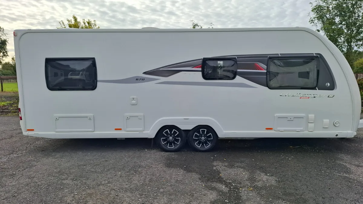 Swift Challenger 6 berth caravan 8 feet wide - Image 3
