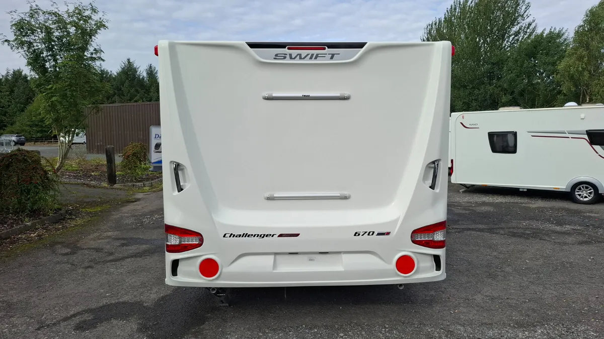 Swift Challenger 6 berth caravan 8 feet wide - Image 4
