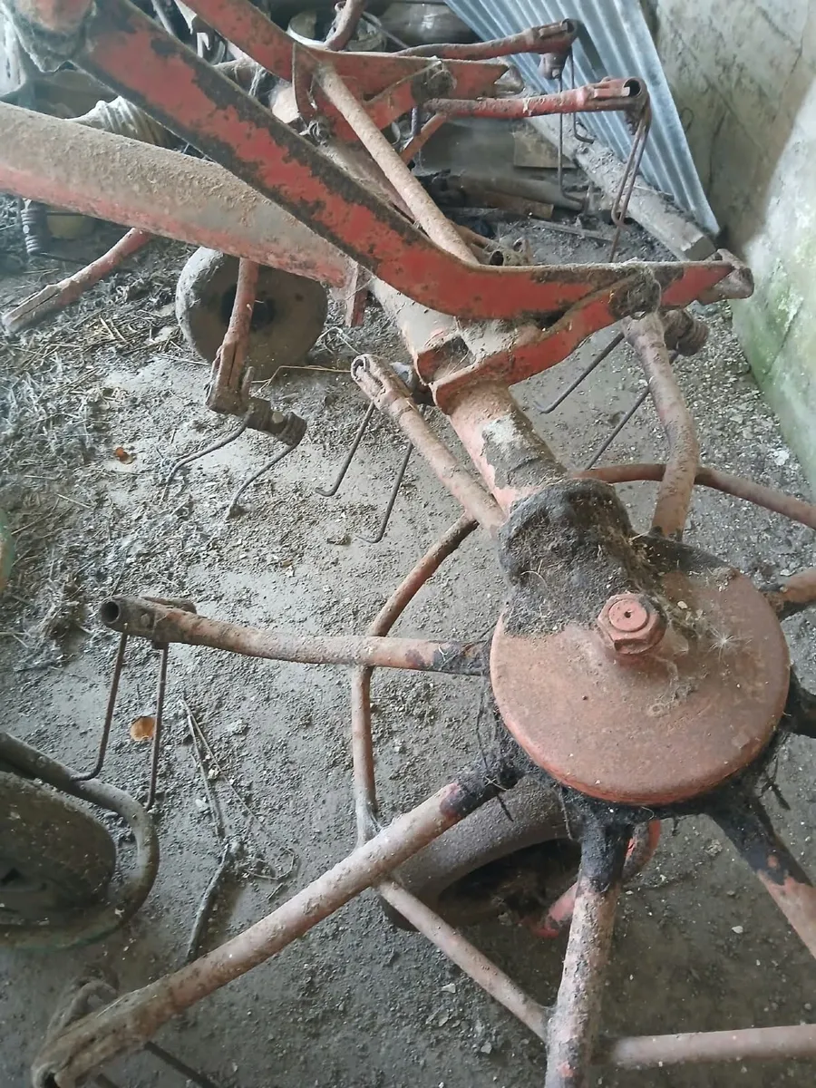 Hay kicker - Image 1