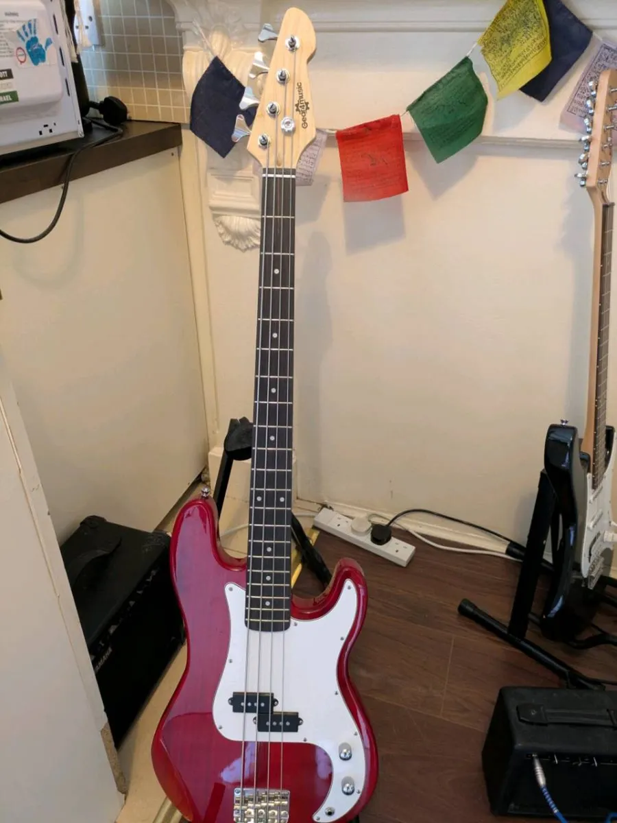 Gear4music bass - Image 1
