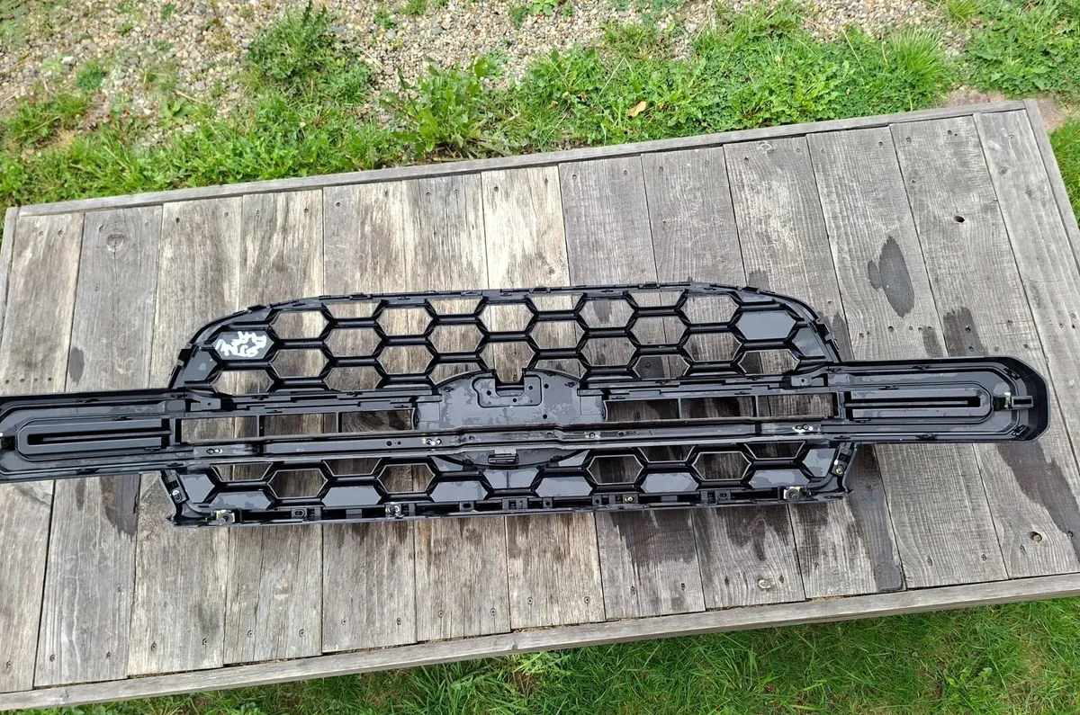 Ford Ranger Wildtrack Front Grill (New model) - Image 4