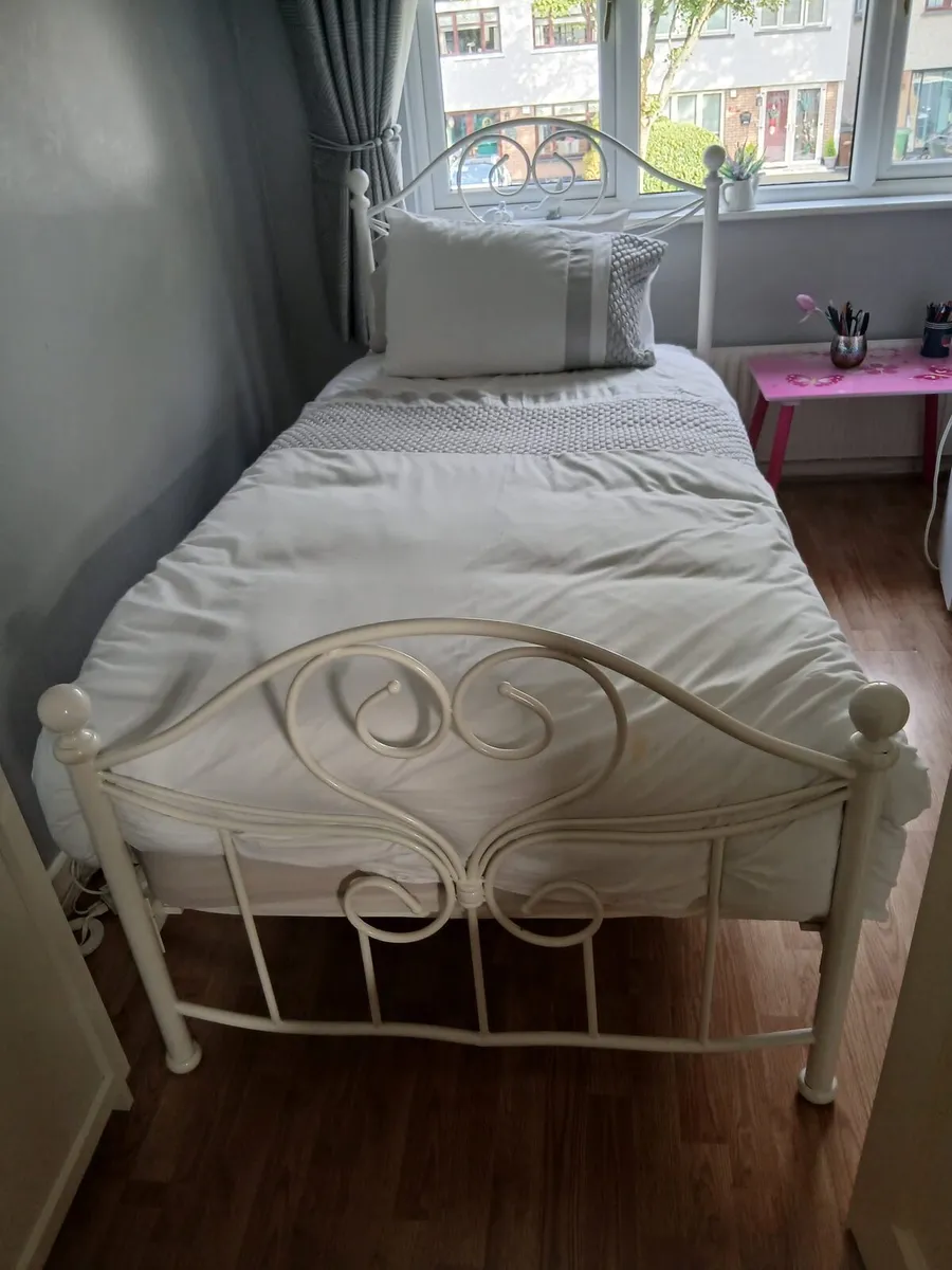 Single bed with frame - Image 2
