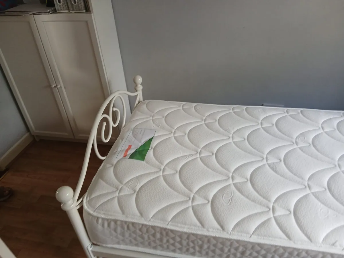 Single bed with frame - Image 4