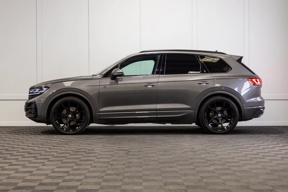 2025 Volkswagen Touareg R-Line 2 Seat Commercial - Image 3