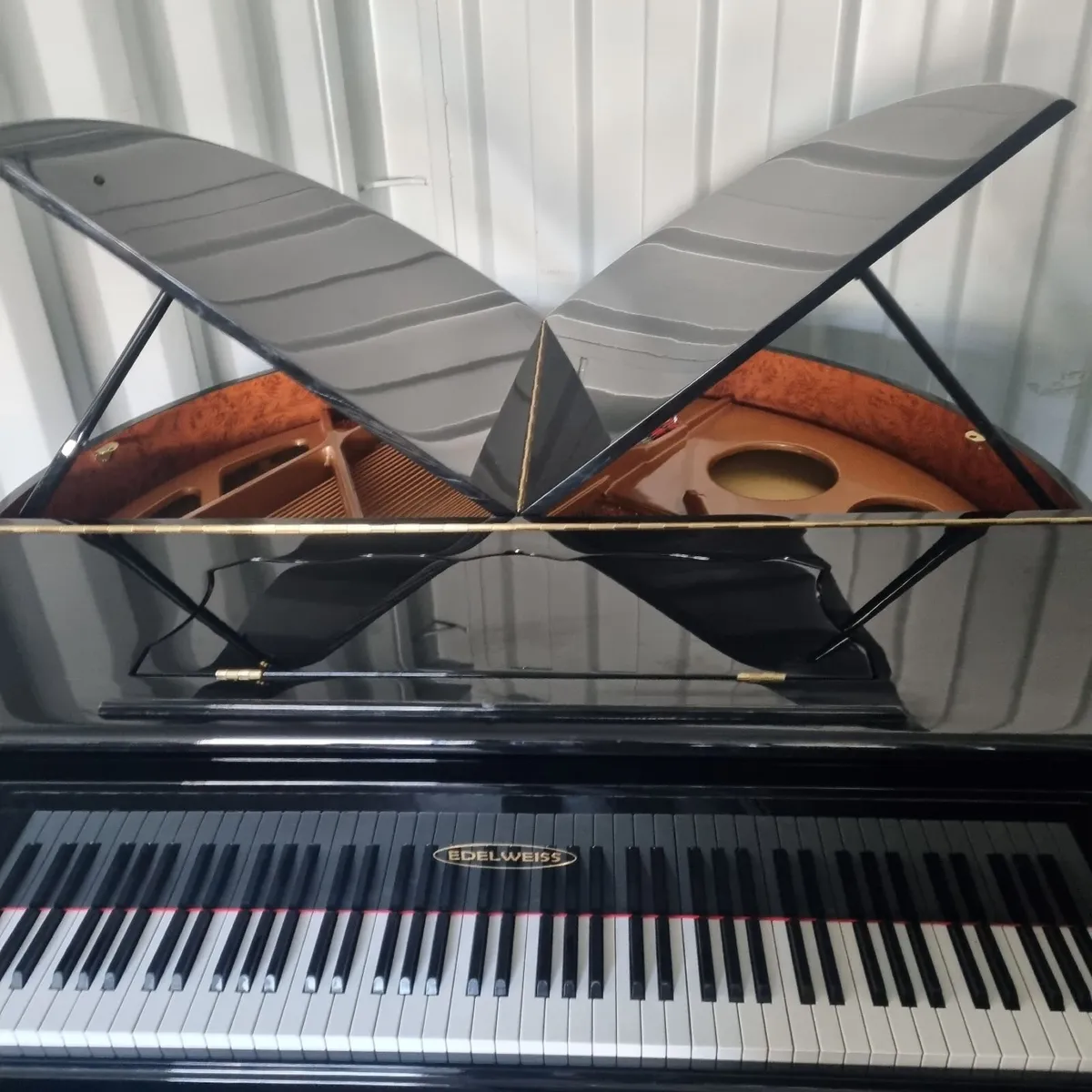 Edelweiss baby Black Grand Piano - Image 3
