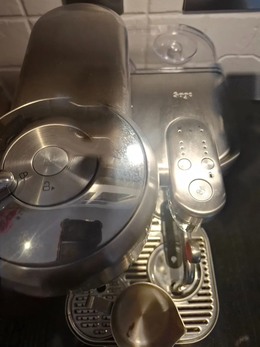 Nespresso vertuo coffee machine - Image 3