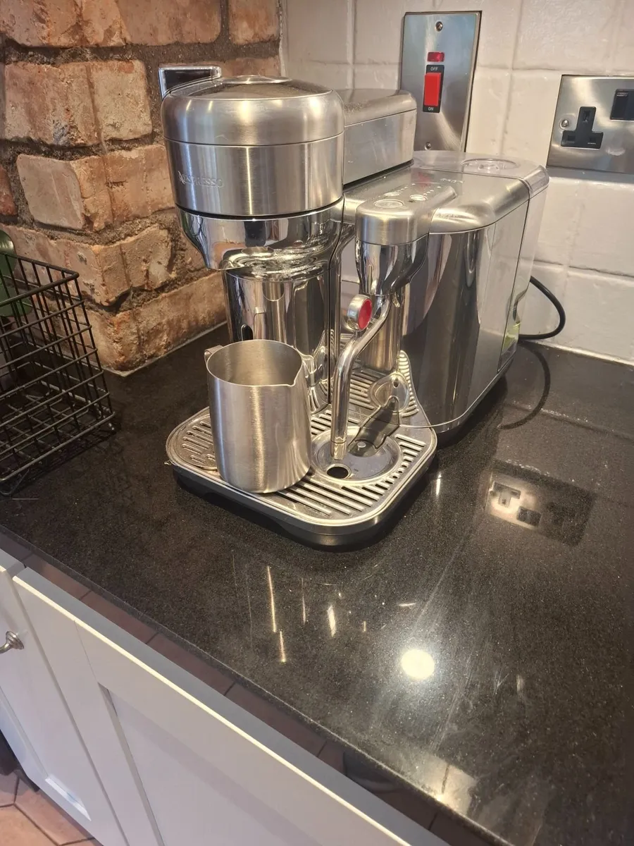 Nespresso vertuo coffee machine - Image 2