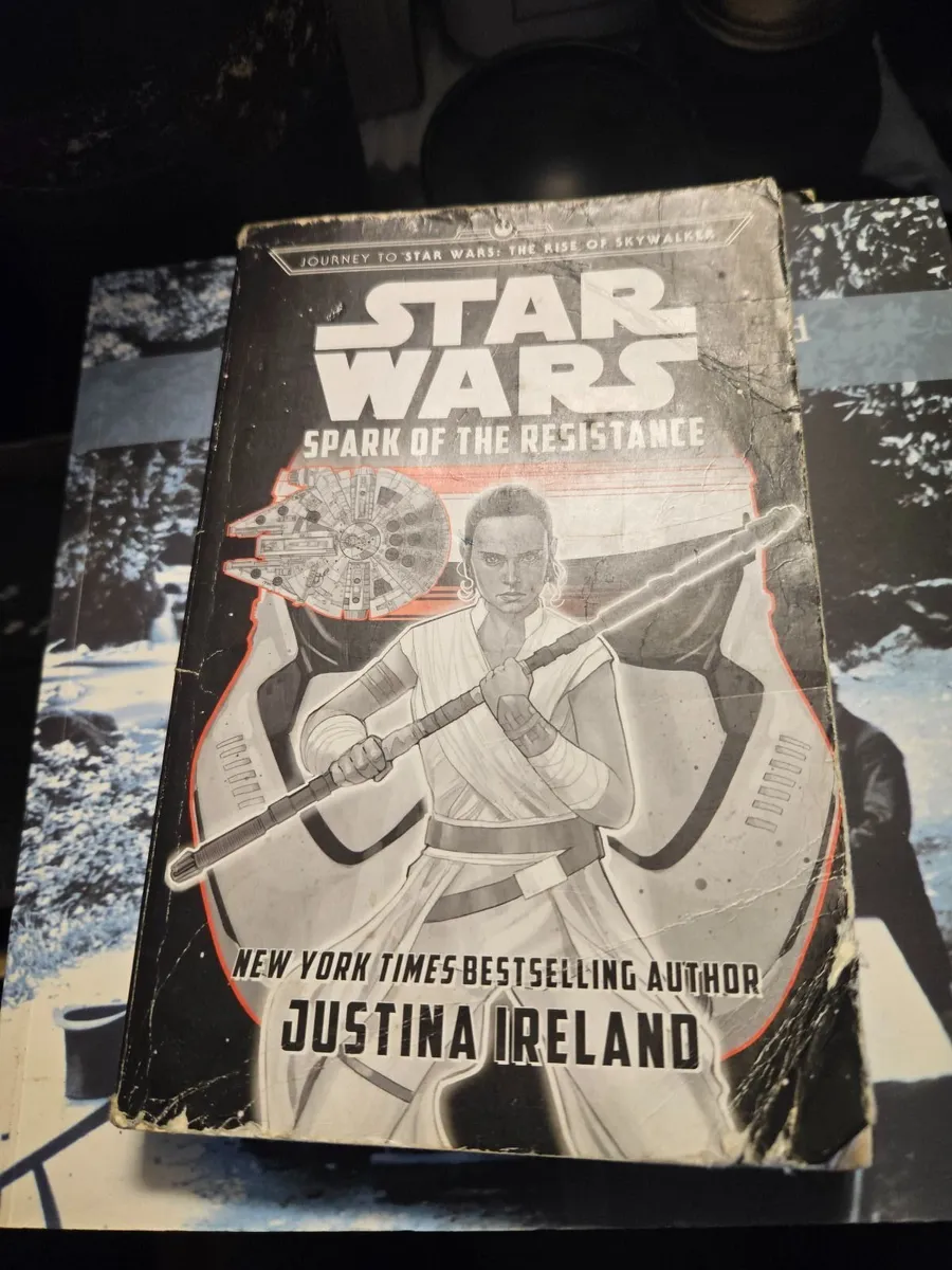 Book Star Wars Spark of the Resistance
