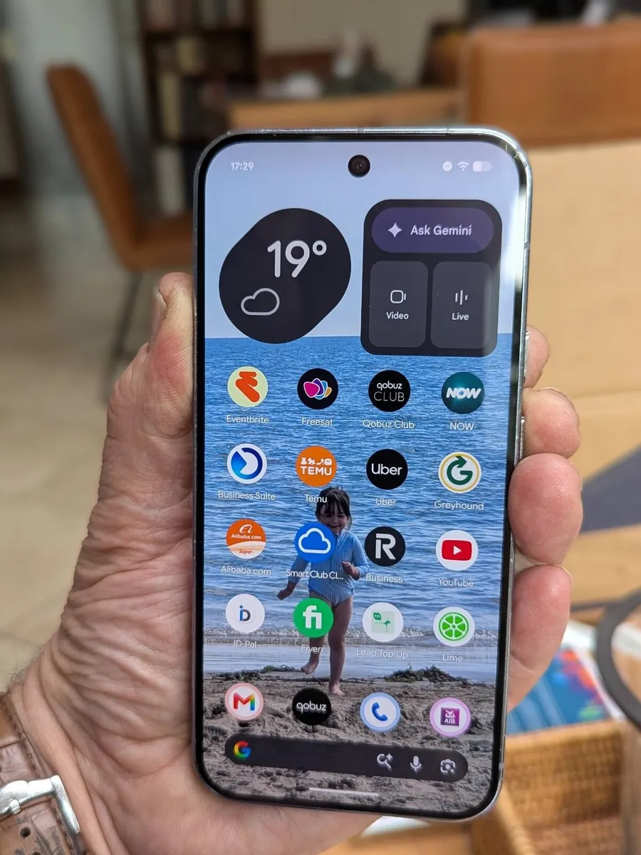 PIXEL PRO 10 XL WITH OTTERBOX CASE, MINT 800 - Image 2