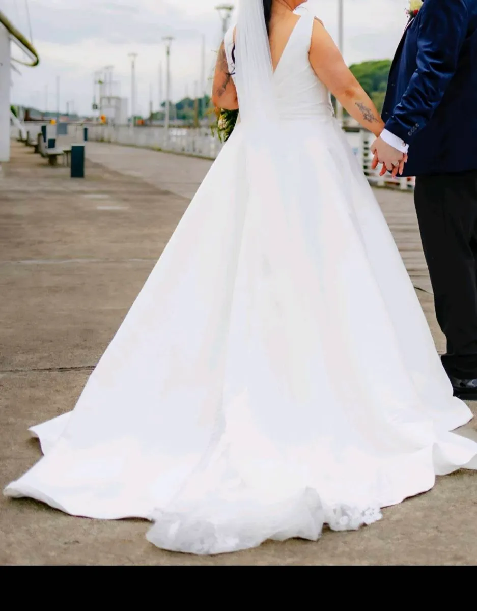 Wedding dress - Image 1