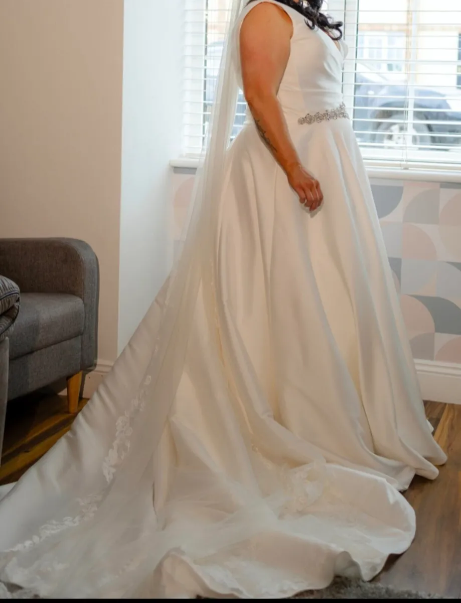 Wedding dress - Image 4