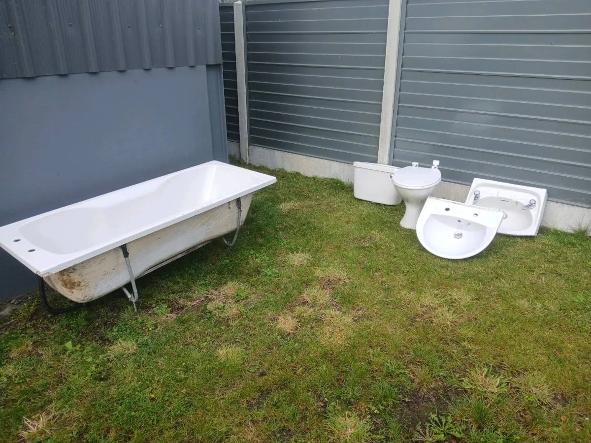 Bathroom Suite - Image 1