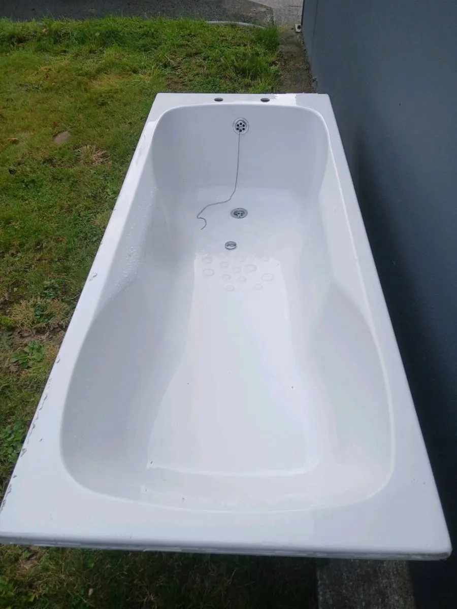 Bathroom Suite - Image 2