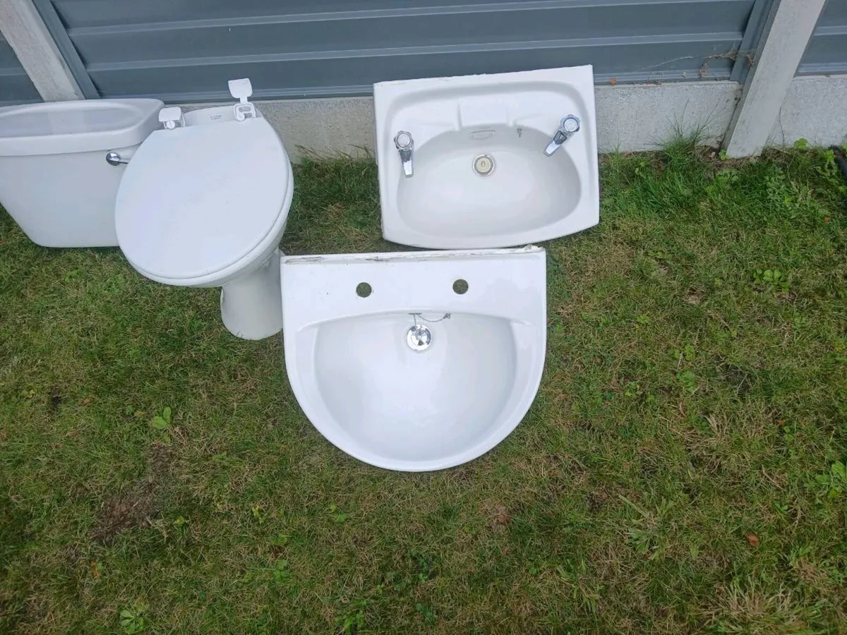 Bathroom Suite - Image 4