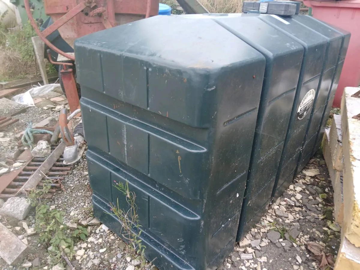 Oil tanks 1 900 litres  and 1 1100 - Image 1