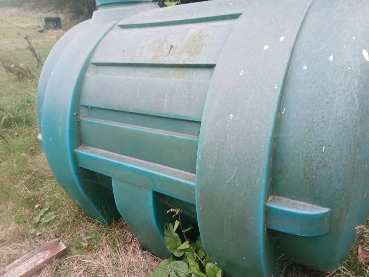 Oil tanks 1 900 litres  and 1 1100 - Image 2