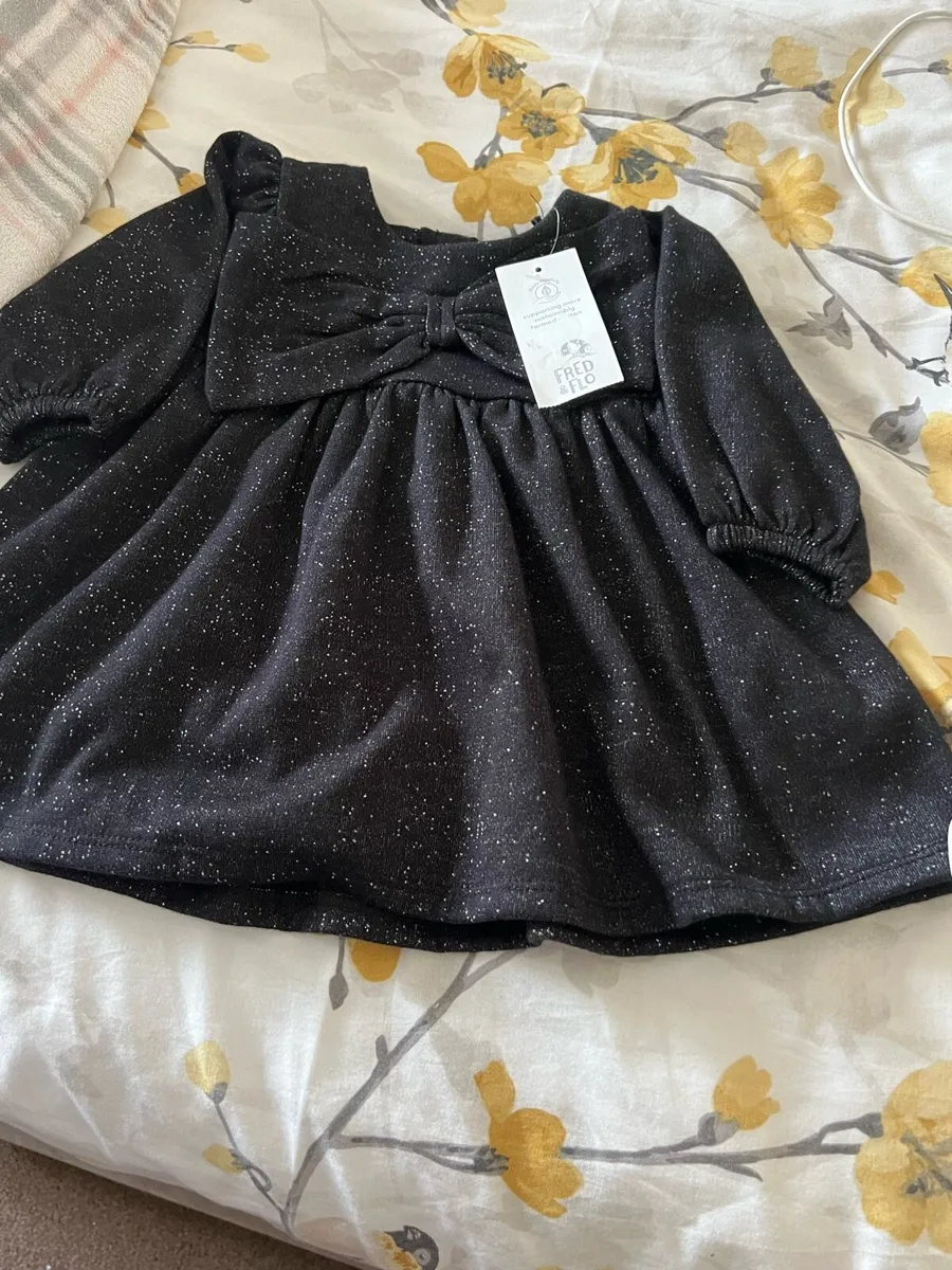 Girls BNWT dress 3/6 mths €5 - Image 1