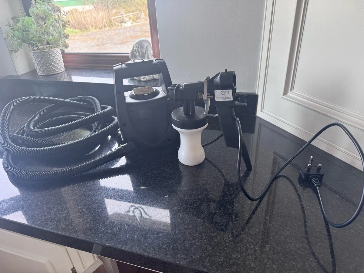 Spay tan machine - Image 1