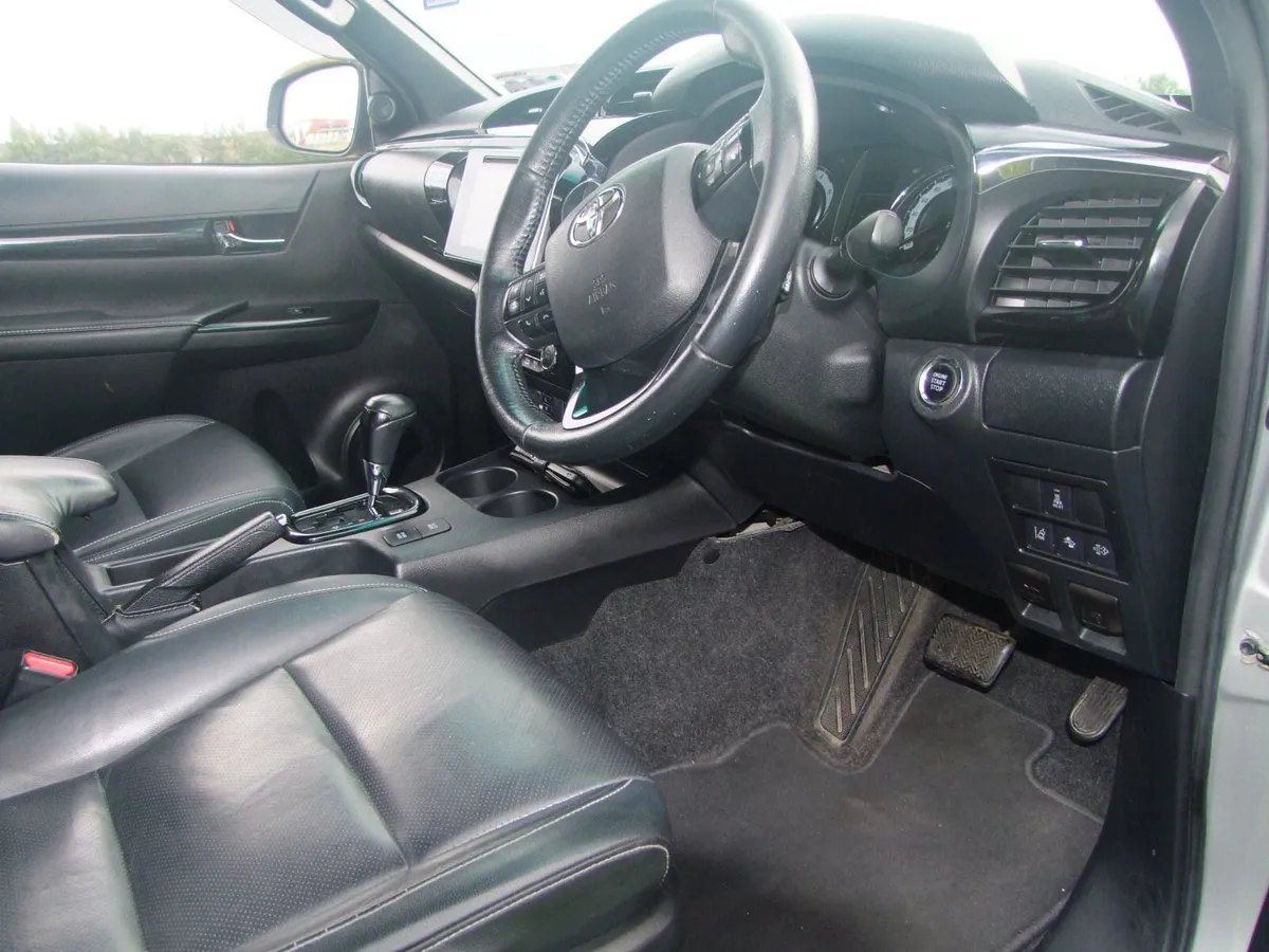 Toyota Hilux Invincible 2019 - Image 2