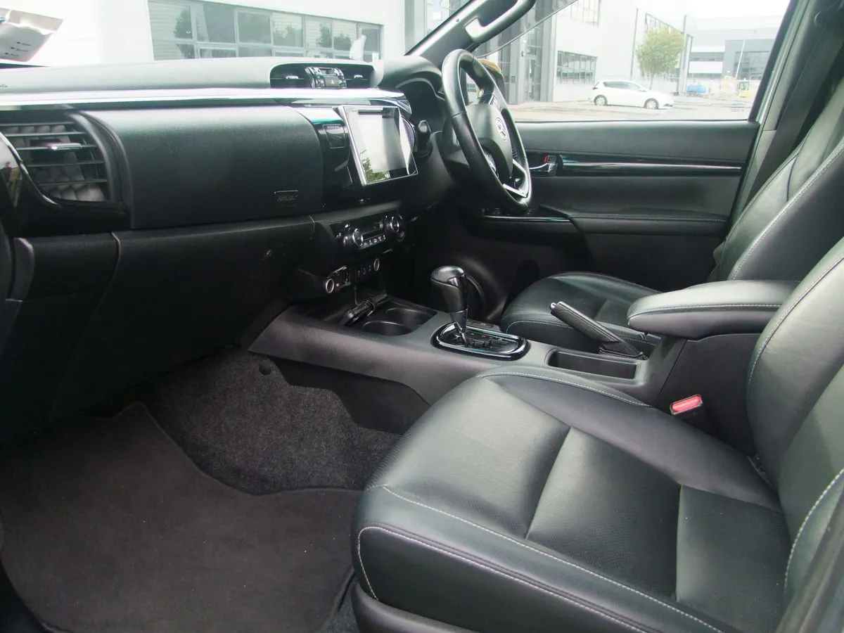 Toyota Hilux Invincible 2019 - Image 4