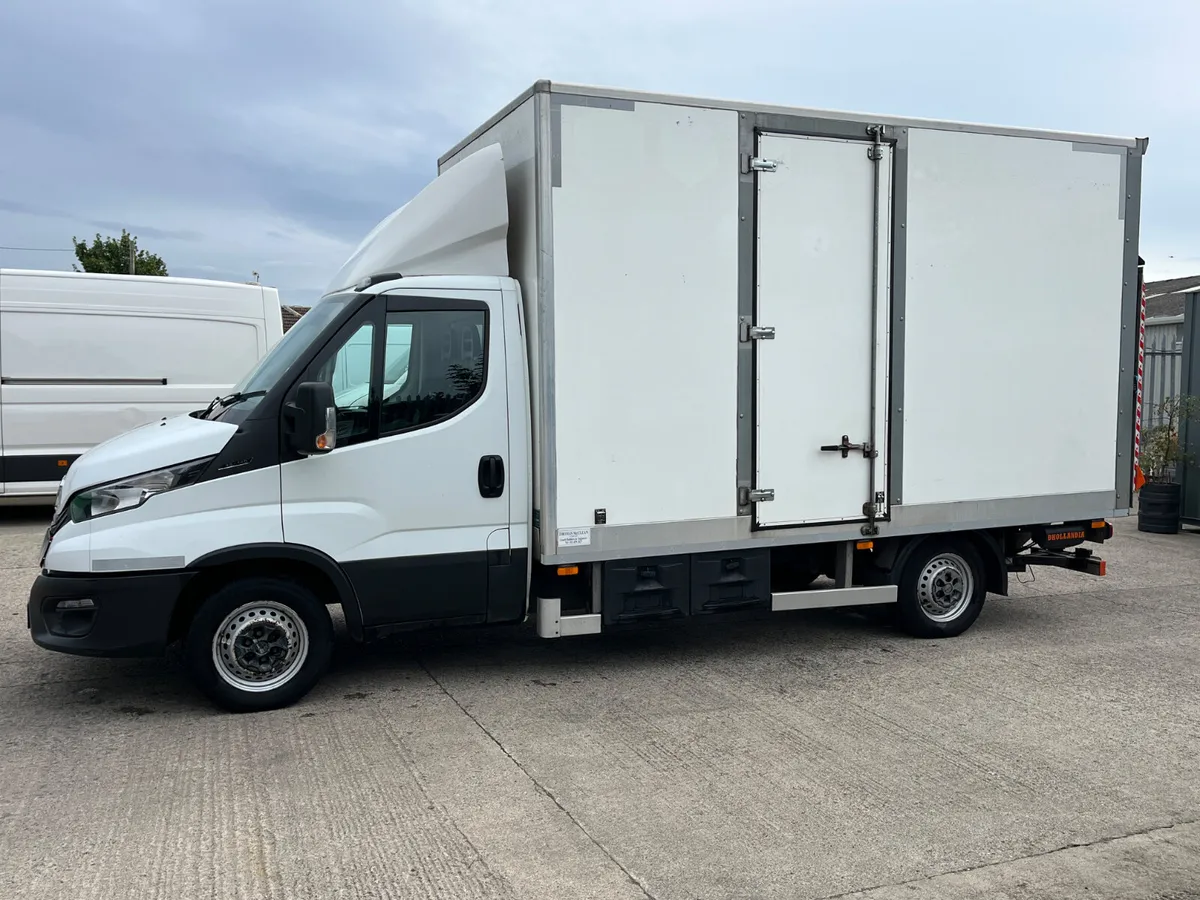 2023 IVECO DAILY BOX BODY - Image 4
