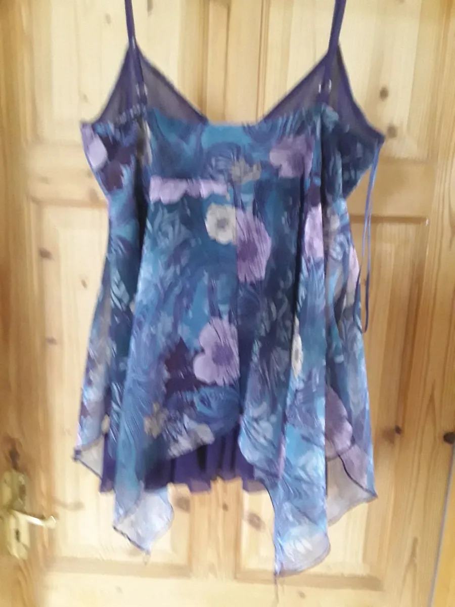 As new beautiful summer top size 12 - Image 1