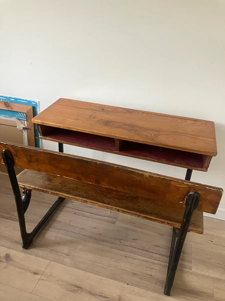 School desk - Image 1