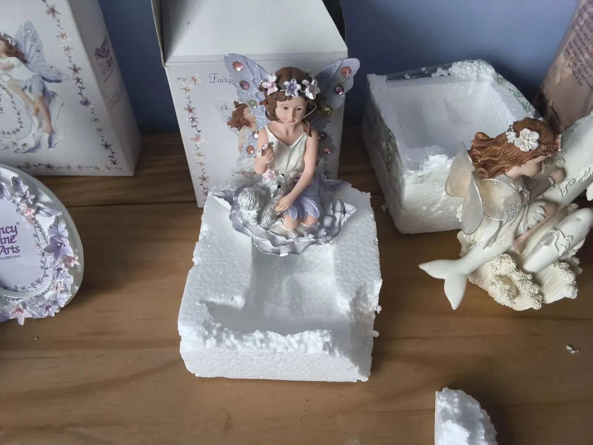 3 lovely figurings , new , - Image 2