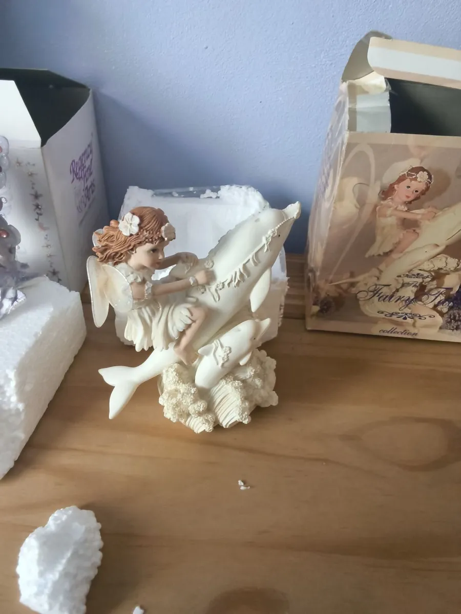 3 lovely figurings , new , - Image 1