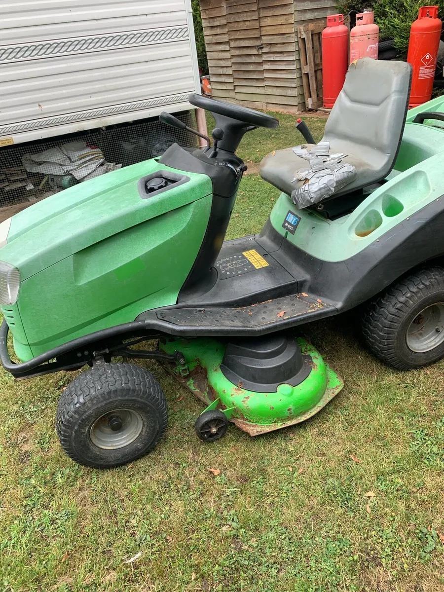 Ride on mower - Image 1