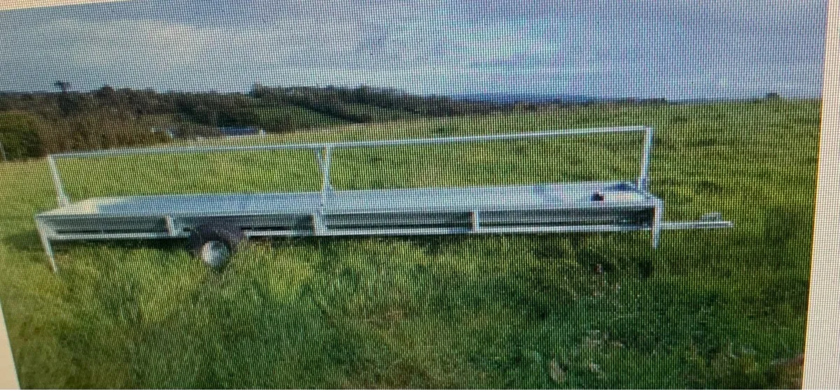 Mobile feed trough. - Image 1
