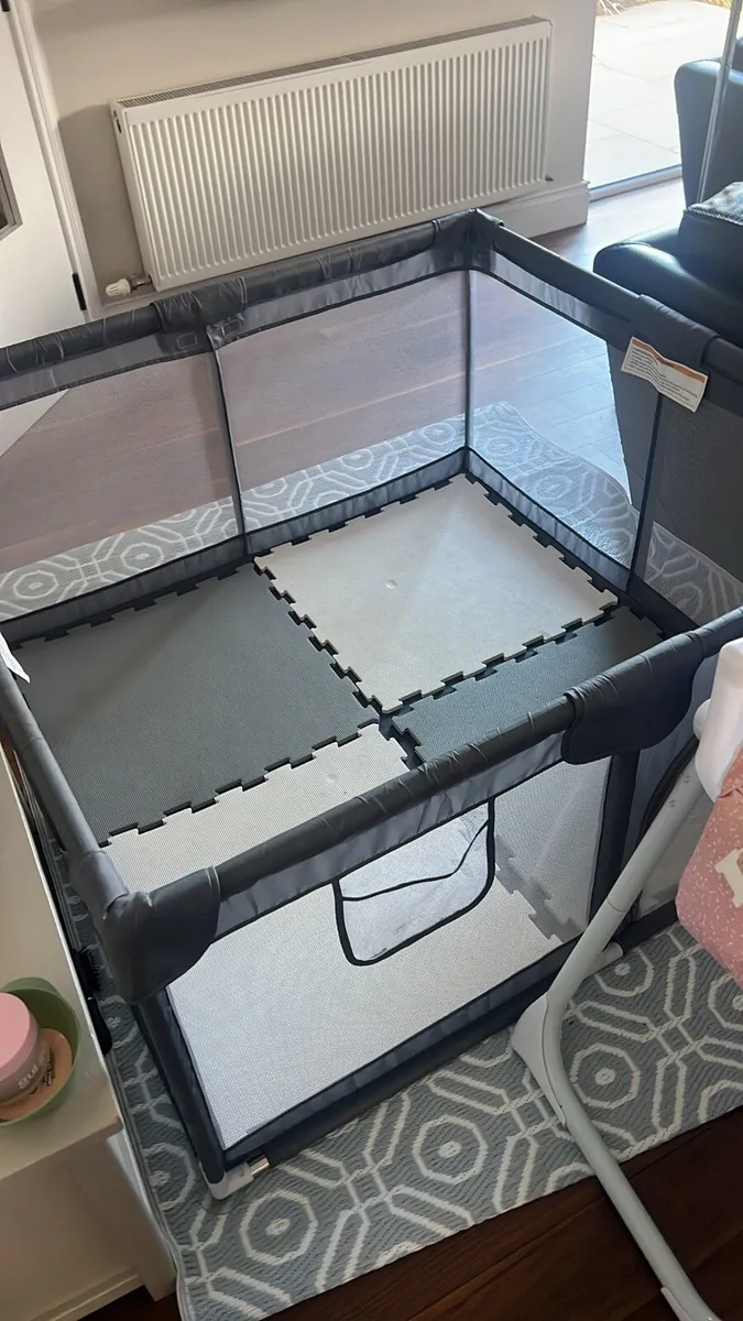 Baby play pen