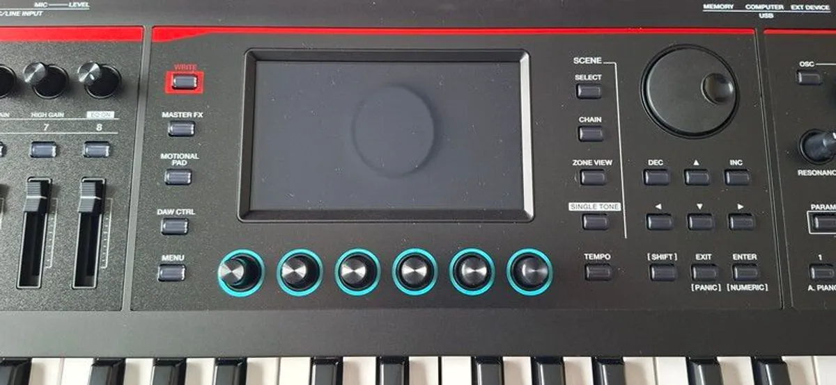 Roland fantom 06 workstation keyboard - Image 3