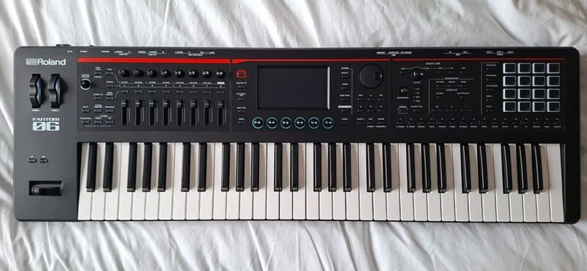 Roland fantom 06 workstation keyboard - Image 1