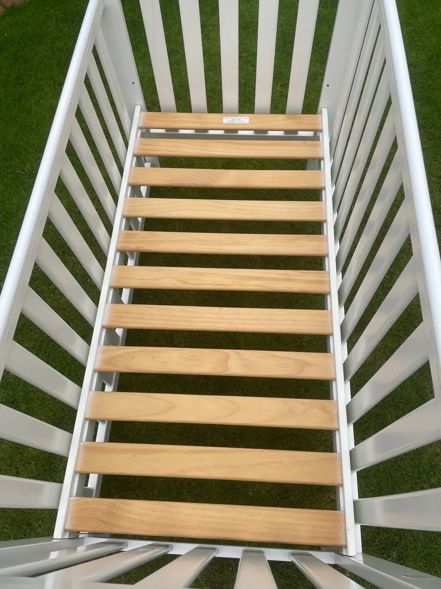 Baby’s cot - Image 1