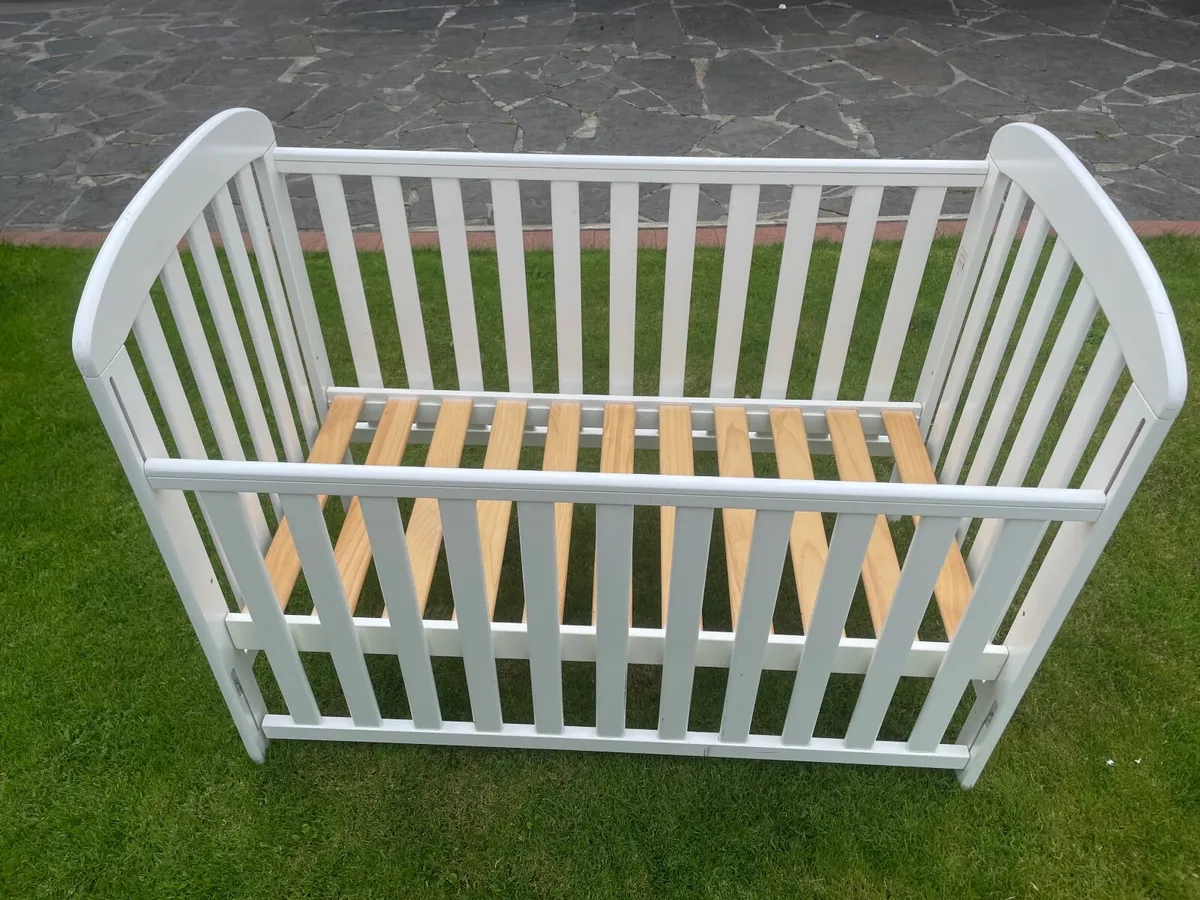 Baby’s cot - Image 3