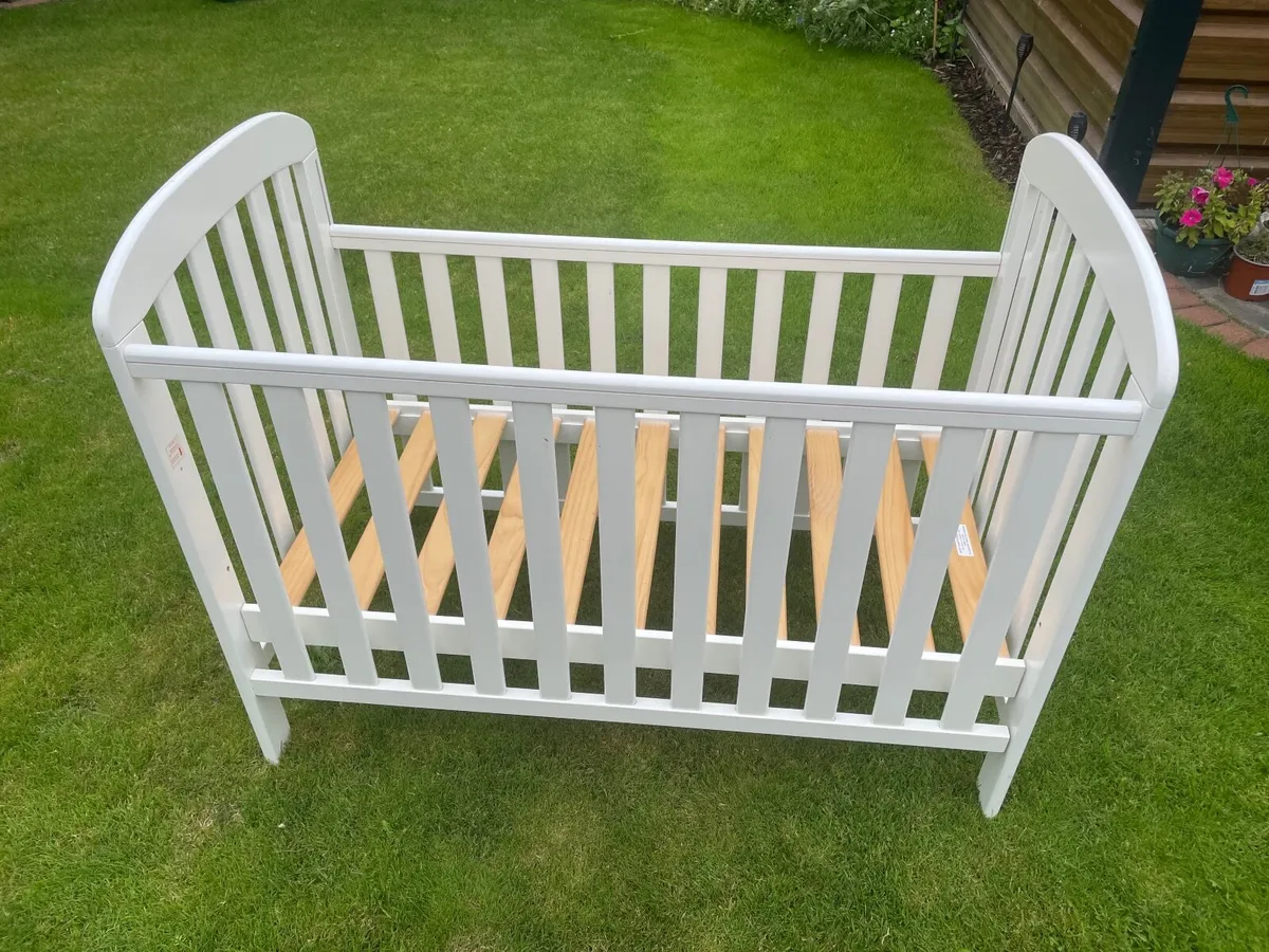 Baby’s cot - Image 4