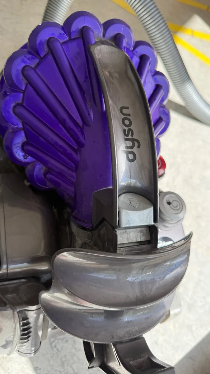 Dyson vacuum cleaner - Image 1