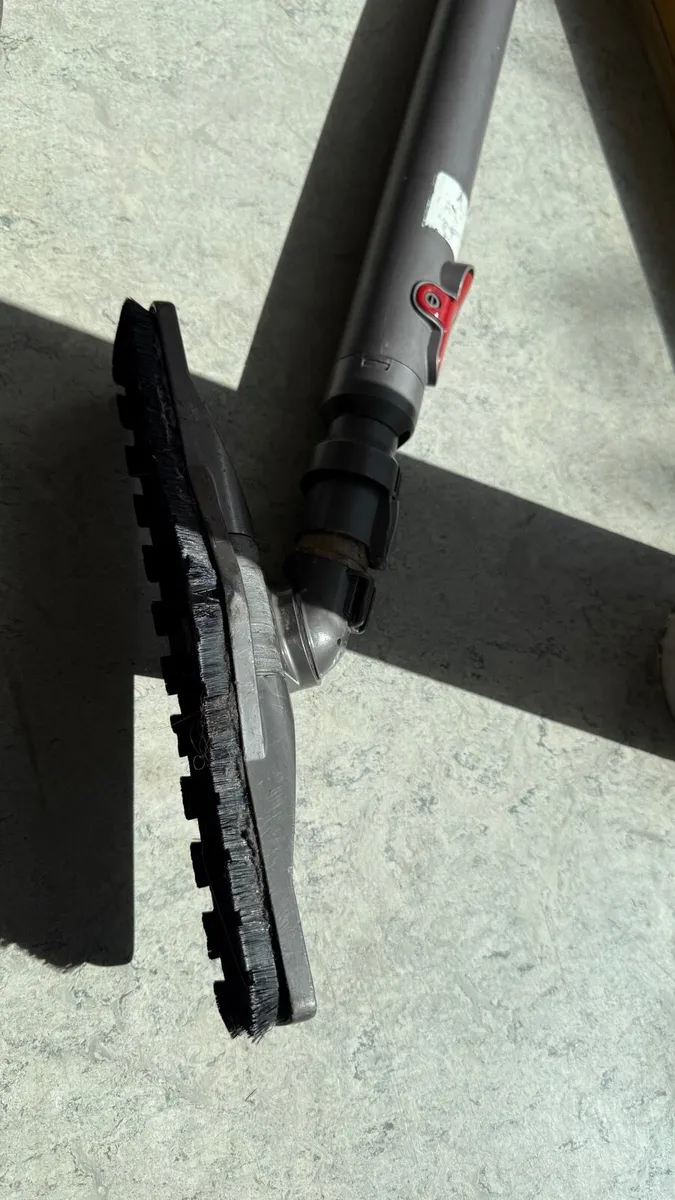 Dyson vacuum cleaner - Image 2