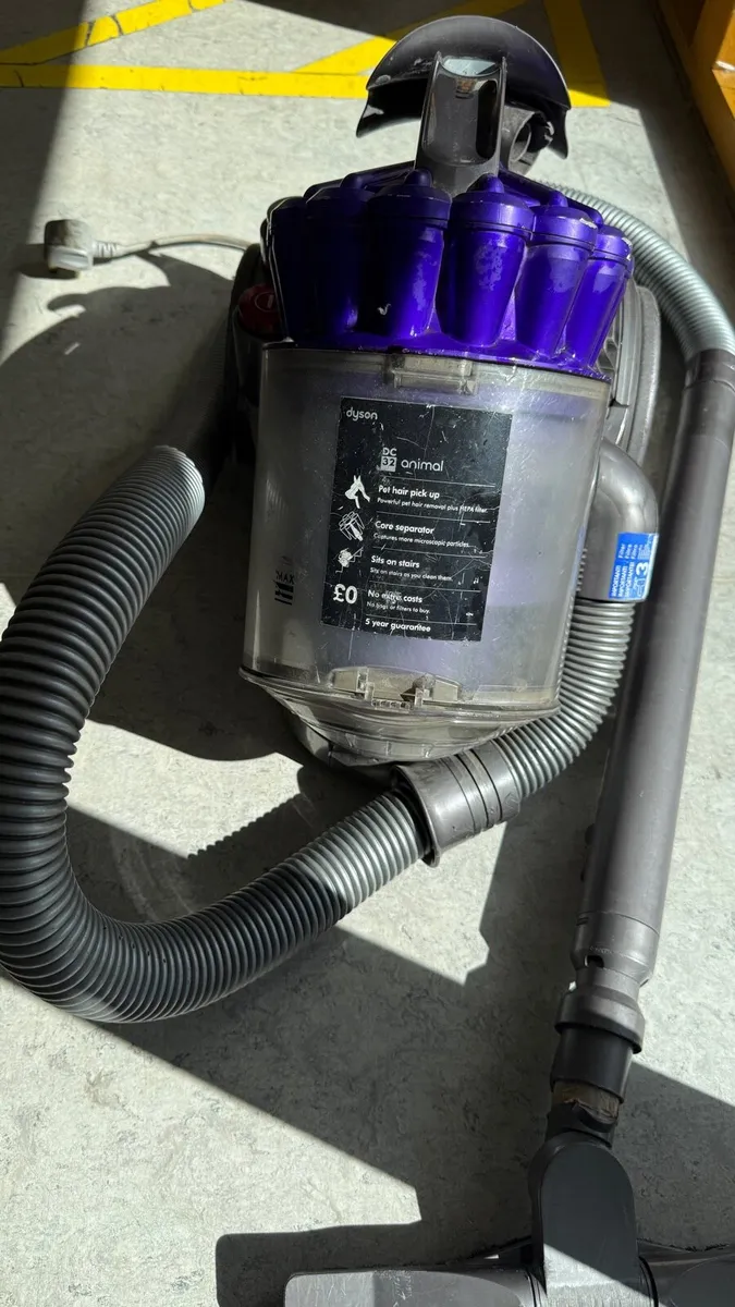 Dyson vacuum cleaner - Image 3