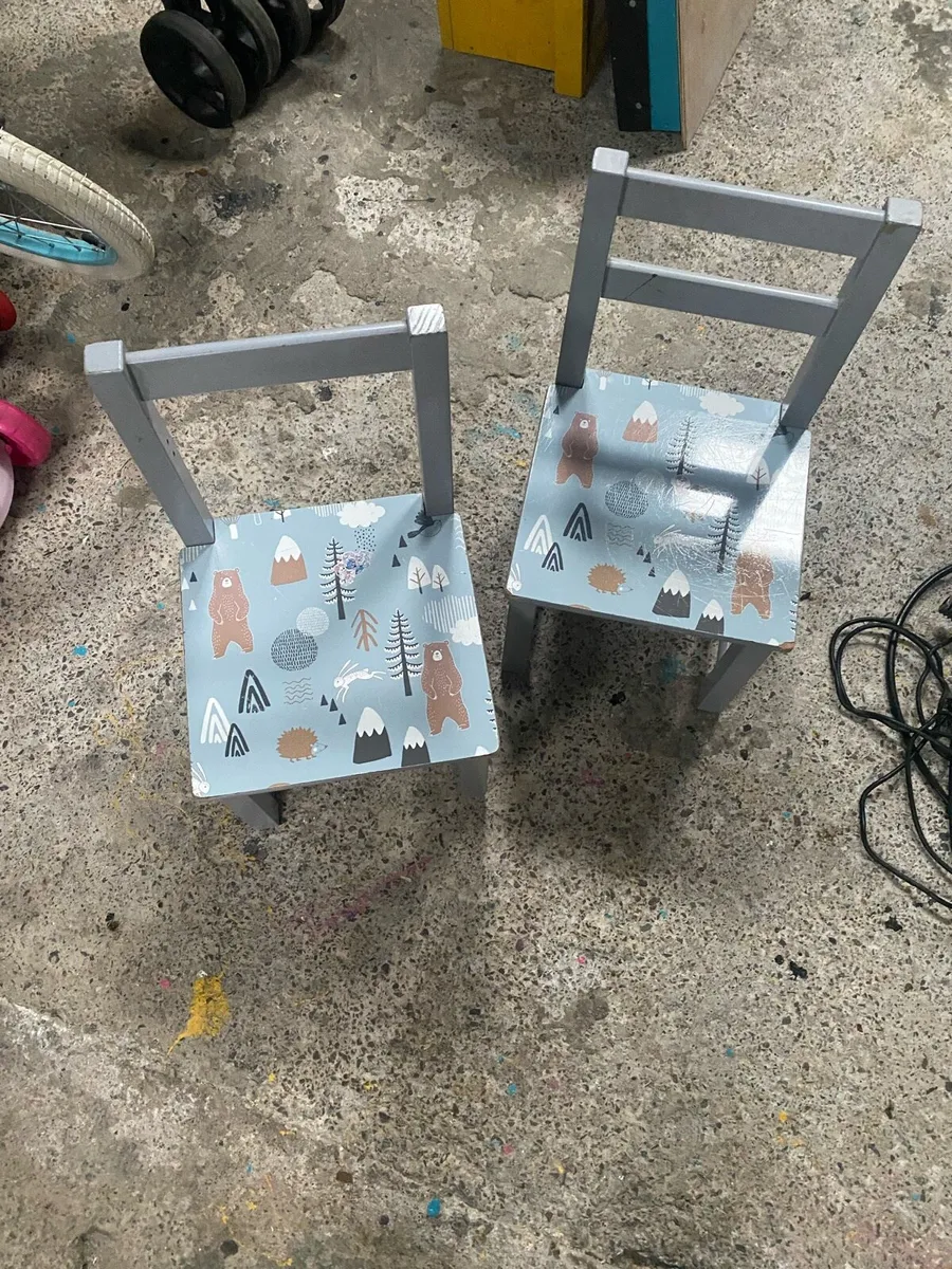 Kids wooden table an chairs - Image 2