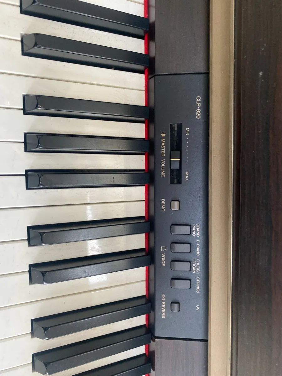 Yamaha Clavinova CLP-920 electric Piano - Image 2