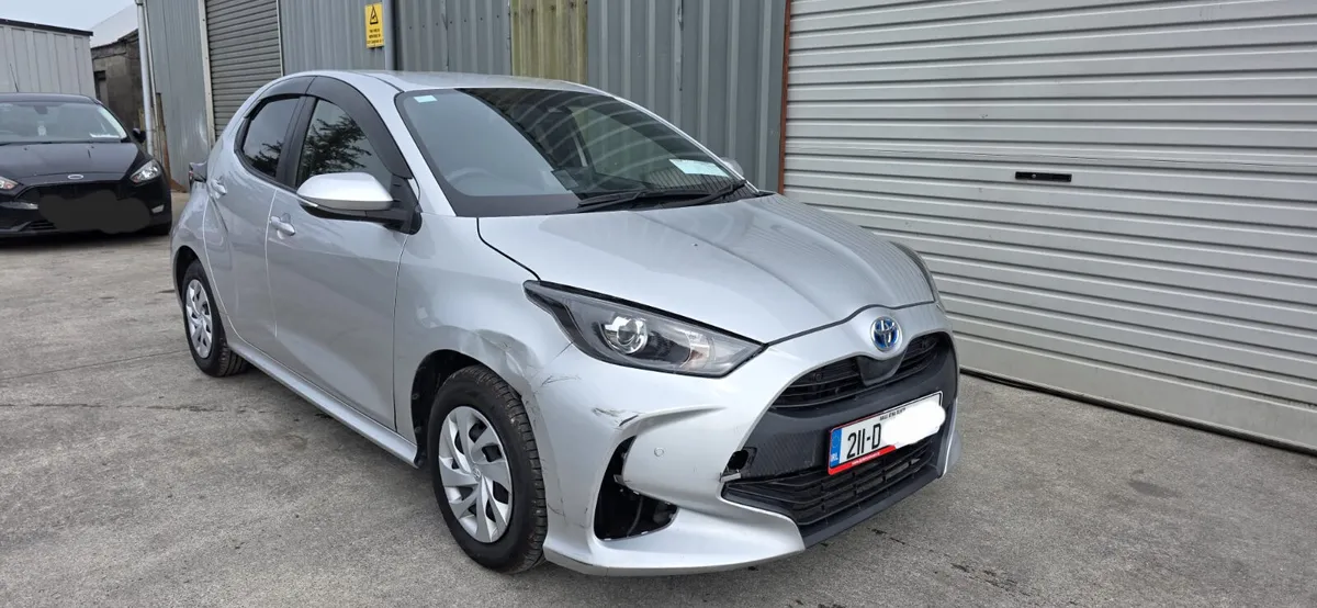 211 TOYOTA YARIS HYBRID - Image 2
