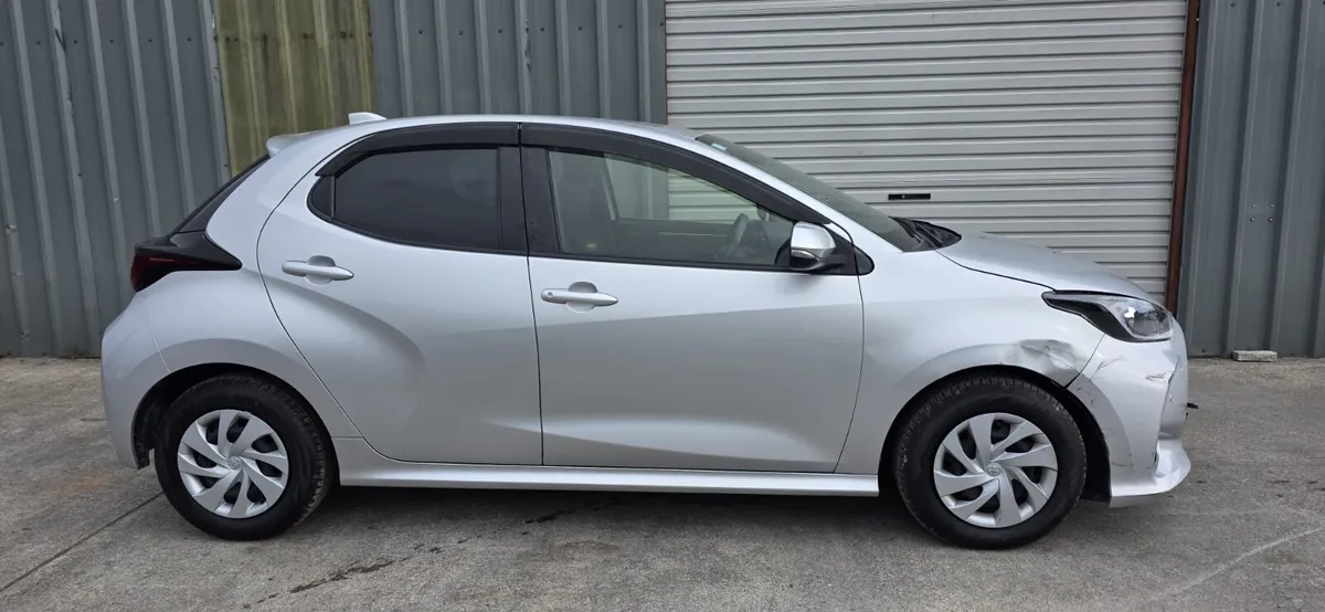 211 TOYOTA YARIS HYBRID - Image 4