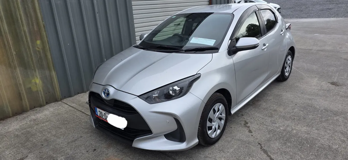 211 TOYOTA YARIS HYBRID - Image 1