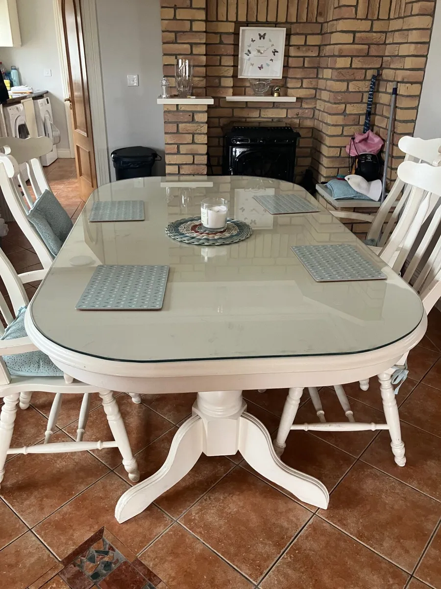 Table and chairs with glass top - Image 2