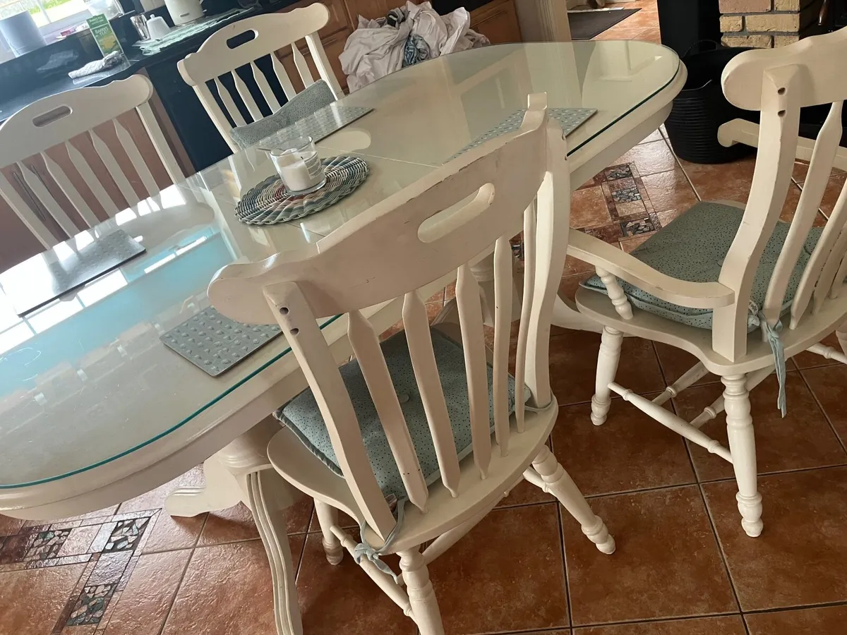 Table and chairs with glass top - Image 3