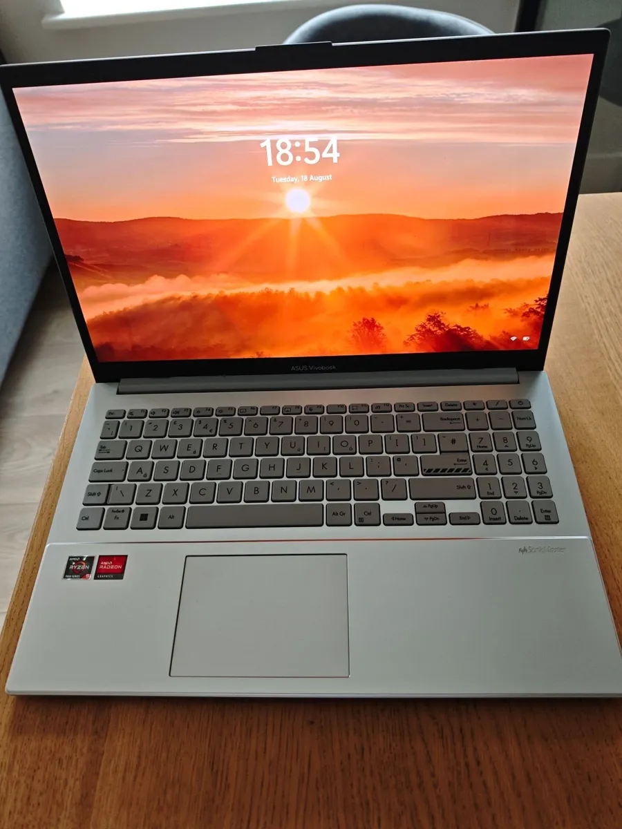 ASUS Vivobook Laptop 15 OLED - Image 1